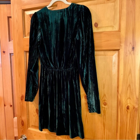 NWOT H&M Green Crushed Velvet Faux Wrap Dress Size 4* - Picture 7 of 10
